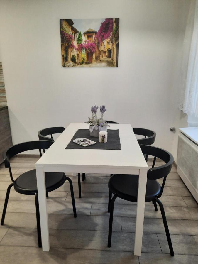 Maja Vendeghaz Apartment *